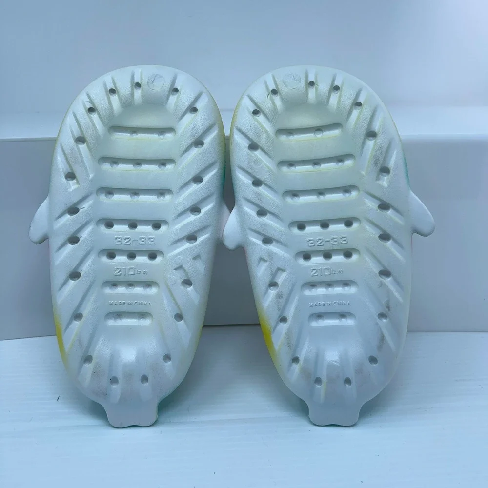 Unbranded Kids Size 1/2 Rainbow Shark 3D Fin Foam Slide Sandals New
